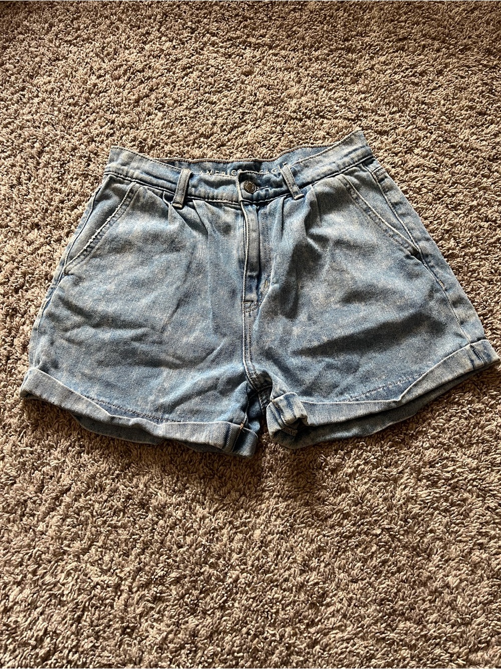 Women’s American Eagle Outfitters Light Wash Denim High-Rise Shorts Rolled Cuffs